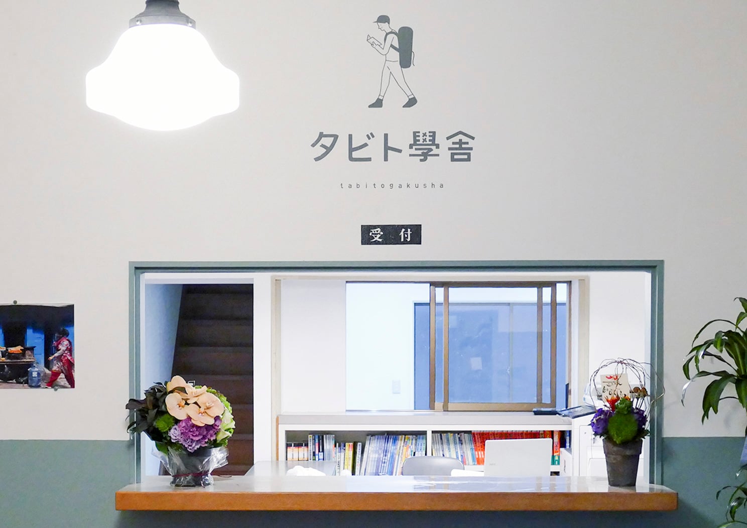 壁に貼られた可愛いイラストのカッティングシート