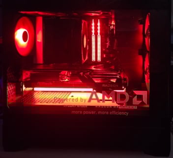 自作PCに貼られたカッティングシート